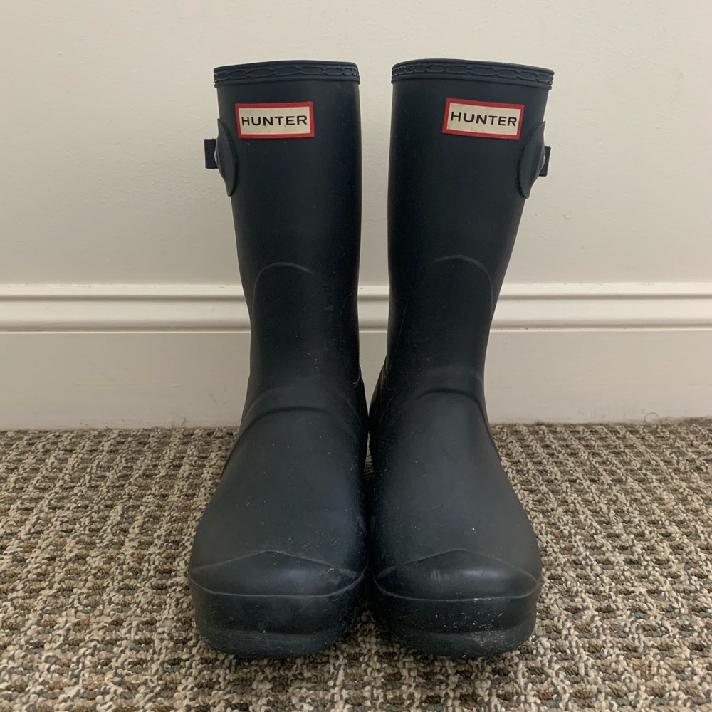 Navy Hunter rain boots. Mid calf height